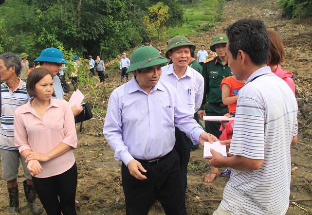 Trưởng Ban Tổ chức T.Ư Phạm Minh Chính thăm vùng lũ Mường Lát ảnh 1