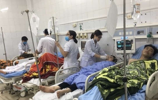 Vụ cháy 15 người thương vong: Cảnh sát nhường bình dưỡng khí cho nạn nhân ảnh 3