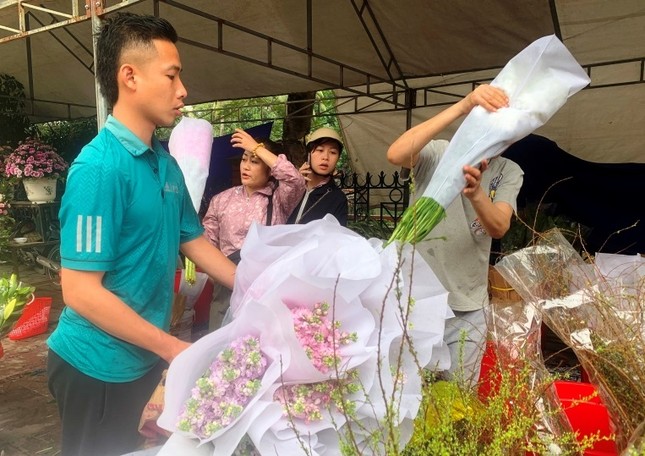 Hoa lạ, hoa giả được săn đón ở Thanh Hóa ảnh 6