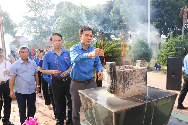 Nhiều hoạt động ý nghĩa tại hành trình ‘Tôi yêu Tổ Quốc tôi’ ảnh 1