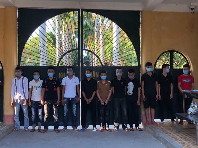 Một cô gái bị trêu ghẹo, hơn 40 thanh niên cầm hung khí lao vào hỗn chiến ảnh 1