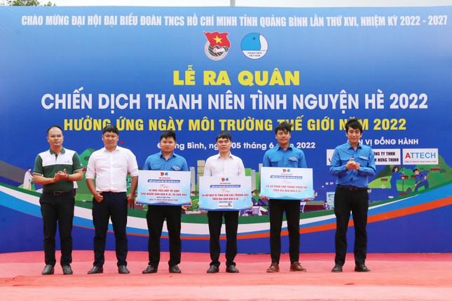 Sức trẻ Quảng Bình đến vùng xa khó khăn hỗ trợ người dân ảnh 3