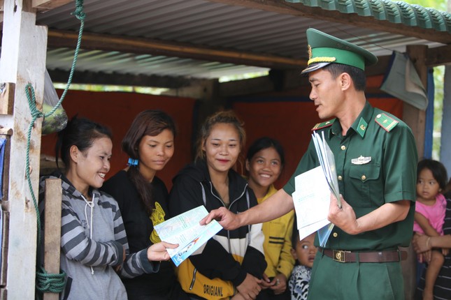 Sức trẻ Quảng Bình đến vùng xa khó khăn hỗ trợ người dân ảnh 8