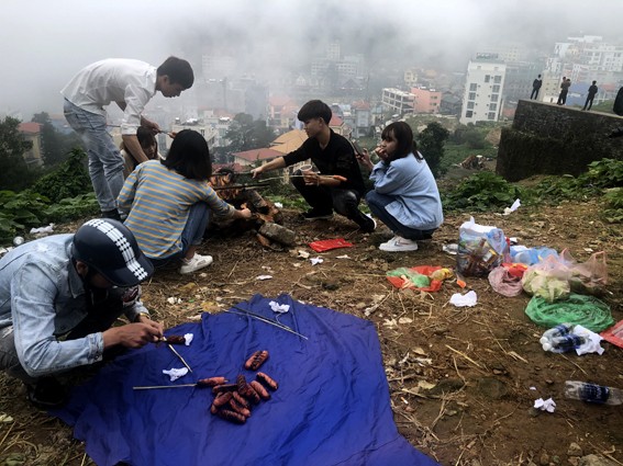 Nhức nhối 'phượt trẻ' vô tư xả rác trên đỉnh Tam Đảo ảnh 7