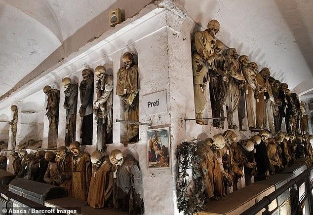 Giải mã bí mật hầm mộ Capuchin nổi tiếng chứa 163 xác ướp trẻ em ảnh 4