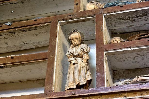 Giải mã bí mật hầm mộ Capuchin nổi tiếng chứa 163 xác ướp trẻ em ảnh 3