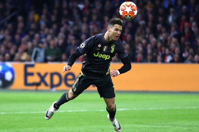 ‘Xé lưới’ Ajax, Ronaldo lập nên loạt kỳ tích đáng nể ảnh 1