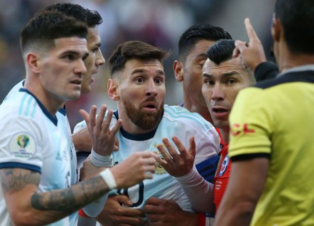 Liên đoàn bóng đá Nam Mỹ phạt tiền, treo giò ngôi sao Messi ảnh 1
