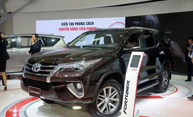 Ôtô nhập khẩu rục rịch tăng giá trước ‘giờ G’ ảnh 1