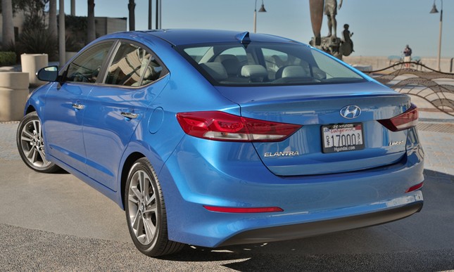 Ưu, nhược điểm của Hyundai Elantra 2018 ảnh 2