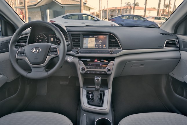Ưu, nhược điểm của Hyundai Elantra 2018 ảnh 3