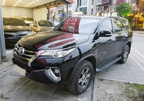 Vắng ôtô nhập khẩu, xe cũ được dịp tăng giá tại Việt Nam ảnh 1
