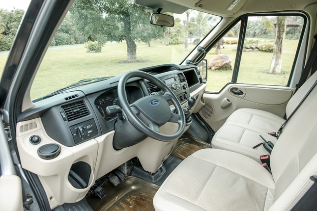 Vì sao Ford Transit thống trị phân khúc xe khách 16 chỗ tại Việt Nam? ảnh 2