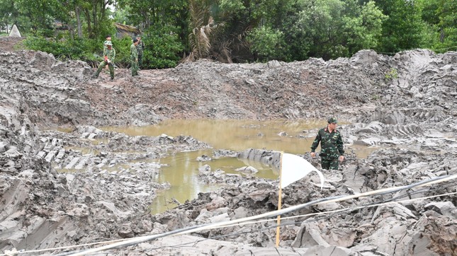 Phát hiện xác máy bay dưới ao tôm ở Trà Vinh ảnh 1