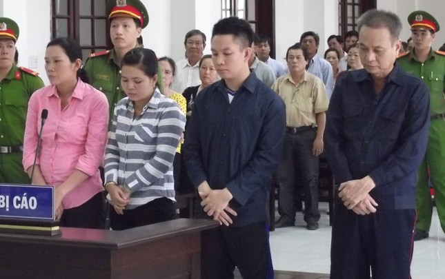 62 năm tù cho hiệu trưởng và 3 cấp dưới tham ô tiền tỷ ảnh 1