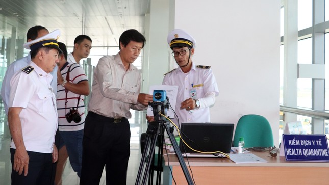 Nhiều tỉnh thành họp khẩn chống bệnh viêm phổi do virus Corona ảnh 1