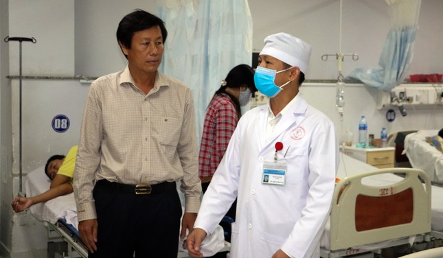 Nhiều tỉnh thành họp khẩn chống bệnh viêm phổi do virus Corona ảnh 2