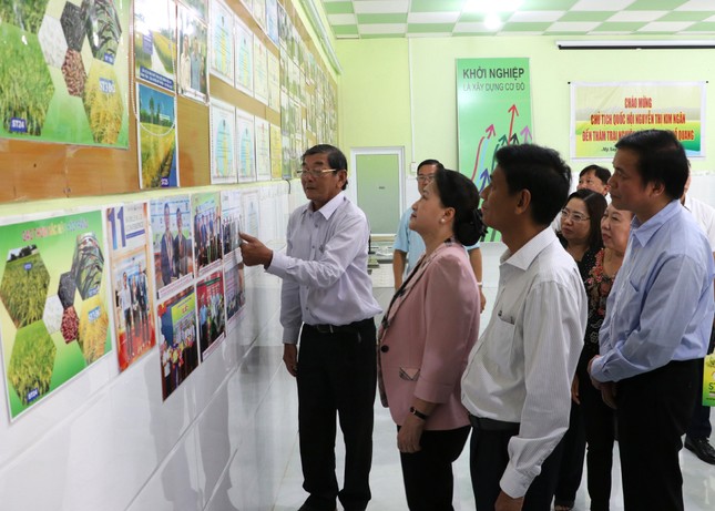 Chủ tịch Quốc hội Nguyễn Thị Kim Ngân thăm và làm việc tại Sóc Trăng ảnh 3