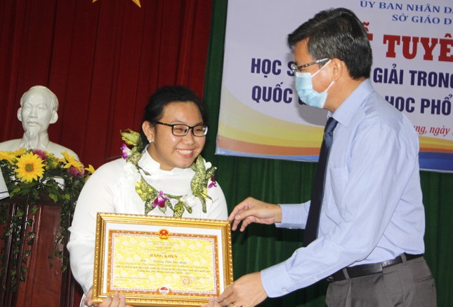 Kiên Giang: 11 học sinh đạt giải quốc gia được thưởng từ 20 - 80 triệu đồng/bạn ảnh 1