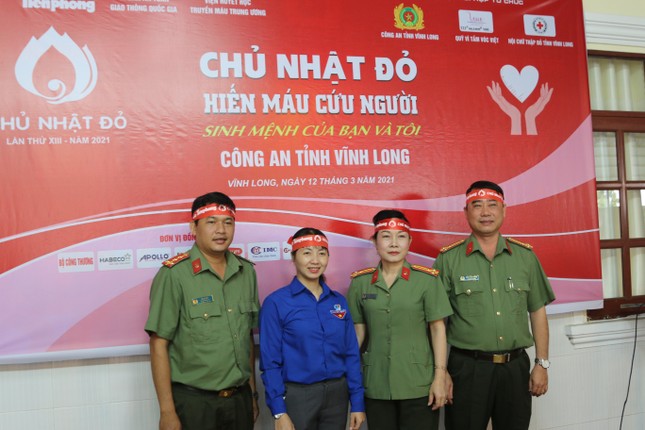 Hơn 300 cán bộ, chiến sĩ công an Vĩnh Long tham gia Chủ nhật Đỏ ảnh 3