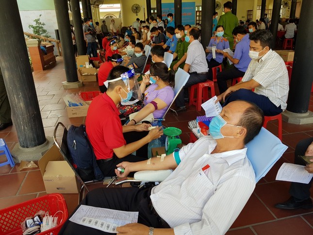 Hơn 300 cán bộ, chiến sĩ công an Vĩnh Long tham gia Chủ nhật Đỏ ảnh 7