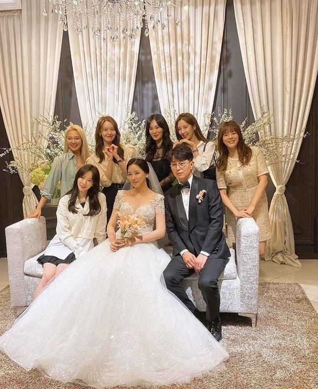 SNSD hội tụ hát mừng ngày vui của anh quản lý khiến SONE “bấn loạn” ảnh 1