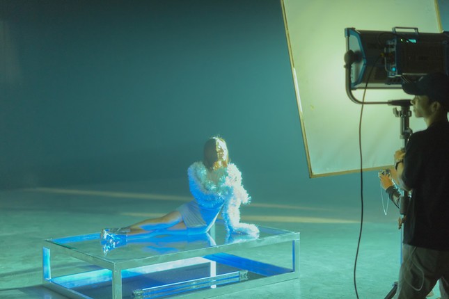 “Cua gắt” như Bích Phương: Trao quyền tái sinh MV “Từ chối nhẹ nhàng thôi” cho rapper trẻ ảnh 3