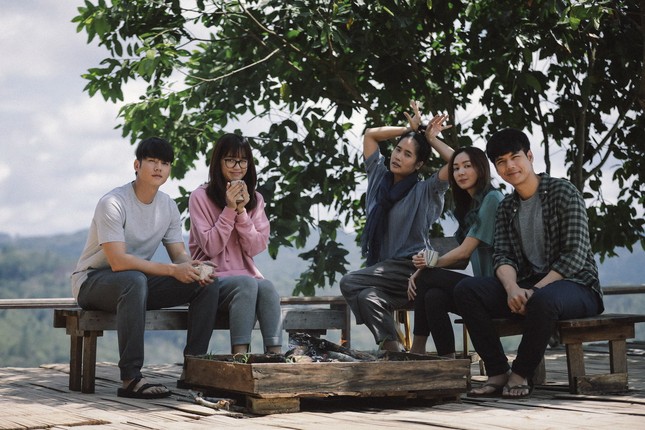 Mario Maurer tái xuất màn ảnh, rơi vào chuyện tình với cô nàng nhìn thấy ma ảnh 2