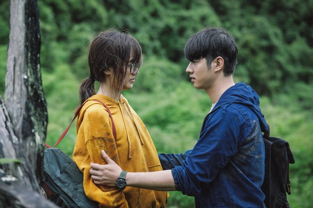 Mario Maurer tái xuất màn ảnh, rơi vào chuyện tình với cô nàng nhìn thấy ma ảnh 4