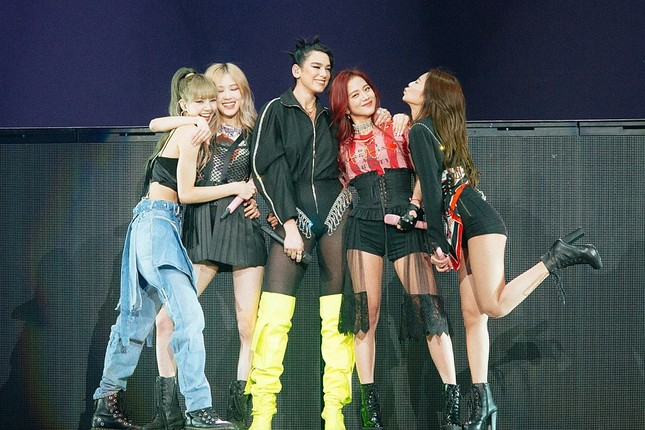 BLACKPINK - nhóm nữ K-Pop duy nhất sở hữu những “cú bắt tay” siêu đỉnh cùng dàn sao US&UK ảnh 3