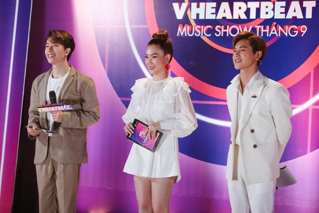 Noo Phước Thịnh hóa “ông hoàng cô đơn”, Gil Lê “trách cứ người cũ” tại V Heartbeat ảnh 11