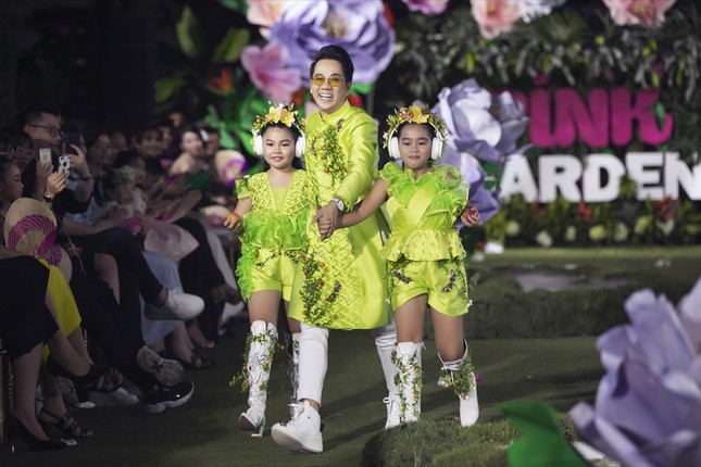 Thanh Hằng, Lan Khuê, Phạm Quỳnh Anh đọ trình catwalk cùng dàn mẫu nhí ảnh 7