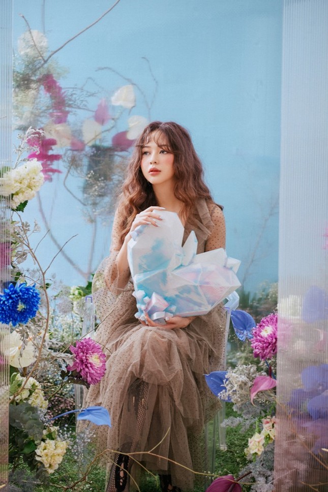 Liz Kim Cương tung ca khúc thứ 3 trong vòng 2 tháng chứng minh “năng suất” nhất nhì V-Pop ảnh 1