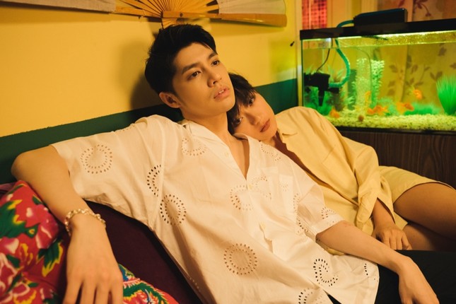 Noo Phước Thịnh kể tiếp chuyện tình dở dang trong MV "Em Đã Thương Người Ta Hơn Anh"? ảnh 4