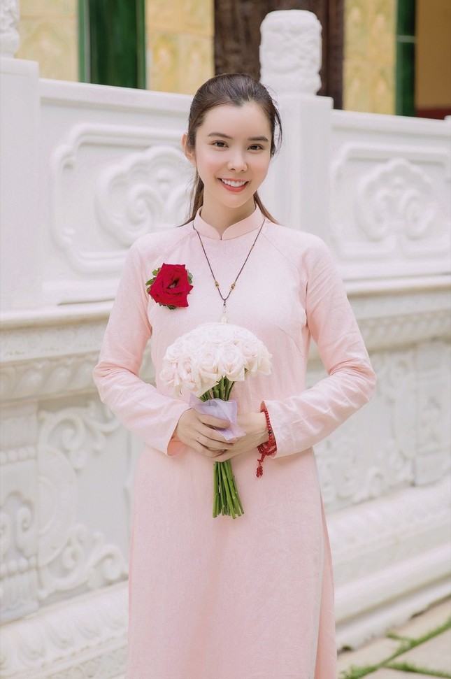 Minh Tú quyên góp tiền, Võ Cảnh về miền Trung hỗ trợ chuyển quà cho người dân vùng lũ ảnh 2