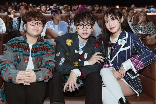Han Sara - Tùng Maru diện đồ học sinh cực yêu, tiếp tục sánh đôi trong web-drama mới ảnh 2