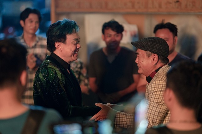 “Chuyện Xóm Tui“: Khán giả bật khóc khi Chí Tài xuất hiện, Thu Trang - Tiến Luật thành đôi ảnh 5