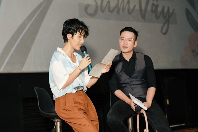 Vũ Cát Tường lần đầu “hát chay” ca khúc mới “Hành Tinh Ánh Sáng” cùng fan Hà Nội ảnh 4