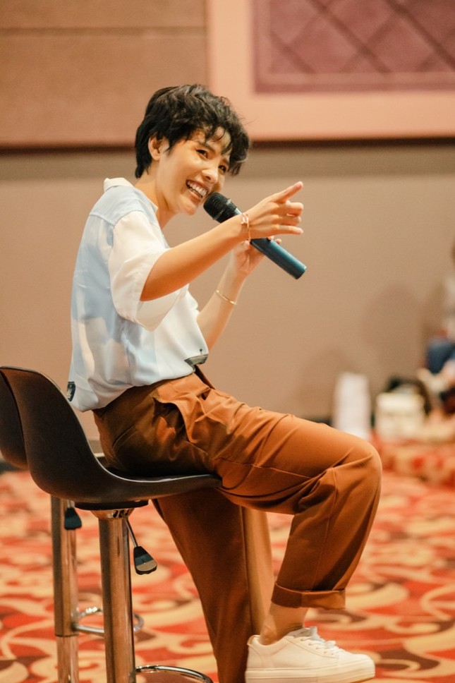 Vũ Cát Tường lần đầu “hát chay” ca khúc mới “Hành Tinh Ánh Sáng” cùng fan Hà Nội ảnh 3