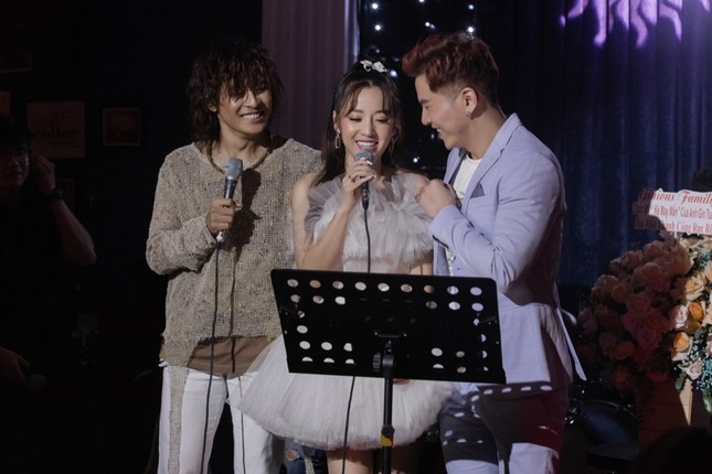 Không ngại lời đồn, Puka làm MC đặc biệt cho đêm nhạc riêng của Gin Tuấn Kiệt ảnh 7