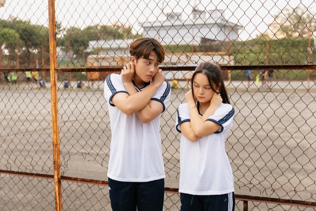 Không còn buồn bã, Phạm Quỳnh Anh chinh phục trai trẻ trong MV kết hợp Ricky Star ảnh 5