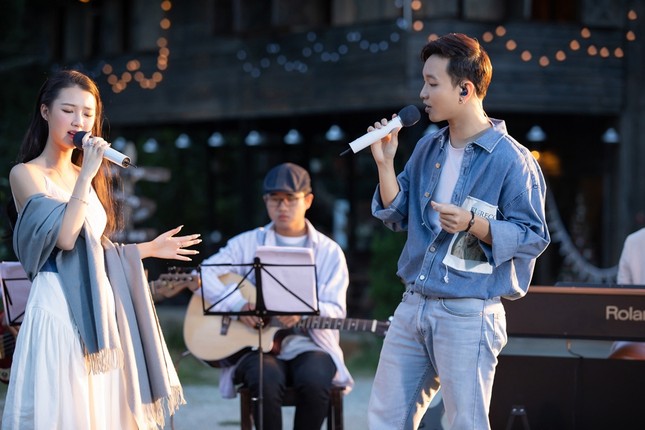 Vừa đạt cúp tại “MAMA 2020”, AMEE tung ngay ca khúc mới kết hợp cùng Hoàng Dũng ảnh 3