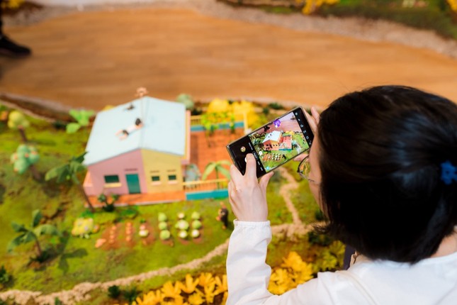Triển lãm “Thị trấn Hoa Mười Giờ”: Tặng bản thân một vé về miền kí ức tuổi thơ ảnh 5