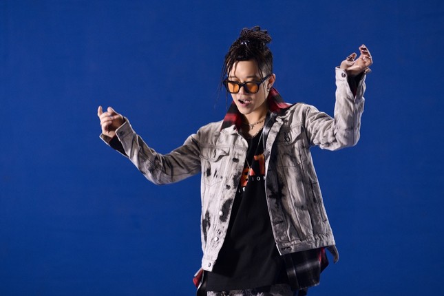 Sau 10 năm “ở ẩn”, chủ nhân bản hit “Tuyết Yêu Thương” Young Uno bất ngờ tái xuất ảnh 4