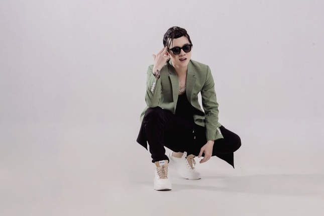 Sau 10 năm “ở ẩn”, chủ nhân bản hit “Tuyết Yêu Thương” Young Uno bất ngờ tái xuất ảnh 5
