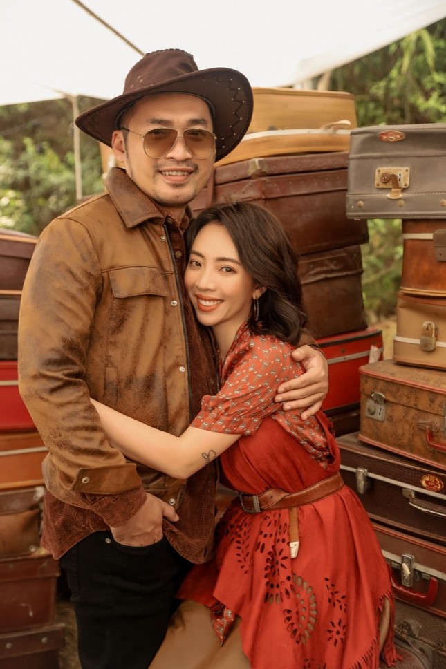 Thu Trang - Tiến Luật “trốn con” hẹn hò ở Đà Lạt, xác nhận làm “Chị Mười Ba” phần 3 ảnh 4