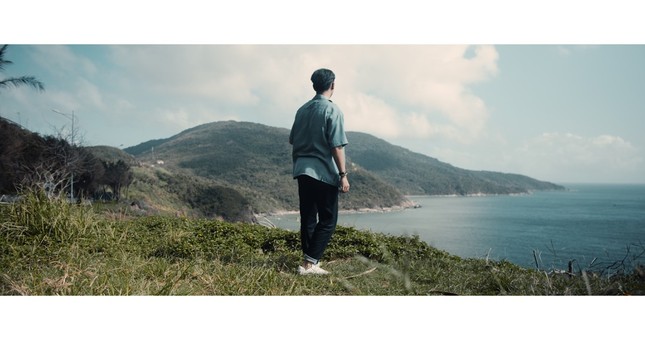 Jay Quân kết hợp rapper Chị Cả trong ca khúc mới, tung MV đẹp như mơ tại Đà Nẵng ảnh 1