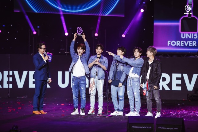 Noo Phước Thịnh thể hiện loạt hit đình đám của năm 2020 đỉnh cao, sâu lắng tại “V Heartbeat“ ảnh 16
