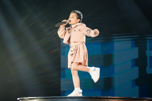 Big Daddy - Emily hai lần nhìn thí sinh yêu thích về đội đối thủ, nắm được “át chủ bài” phút chót ảnh 6