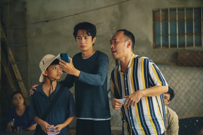 Phim hài Tết của Tiến Luật bất ngờ đạt Top 1 Trending, Thu Trang nói điều này với chồng ảnh 6